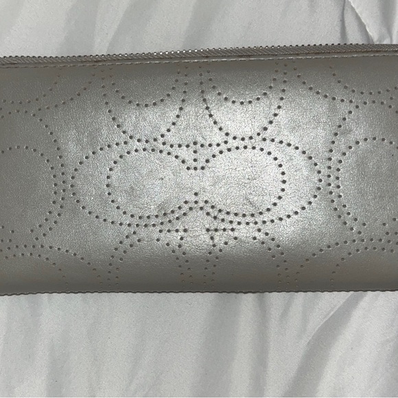Large COACH leather wallet - Picture 2 of 3